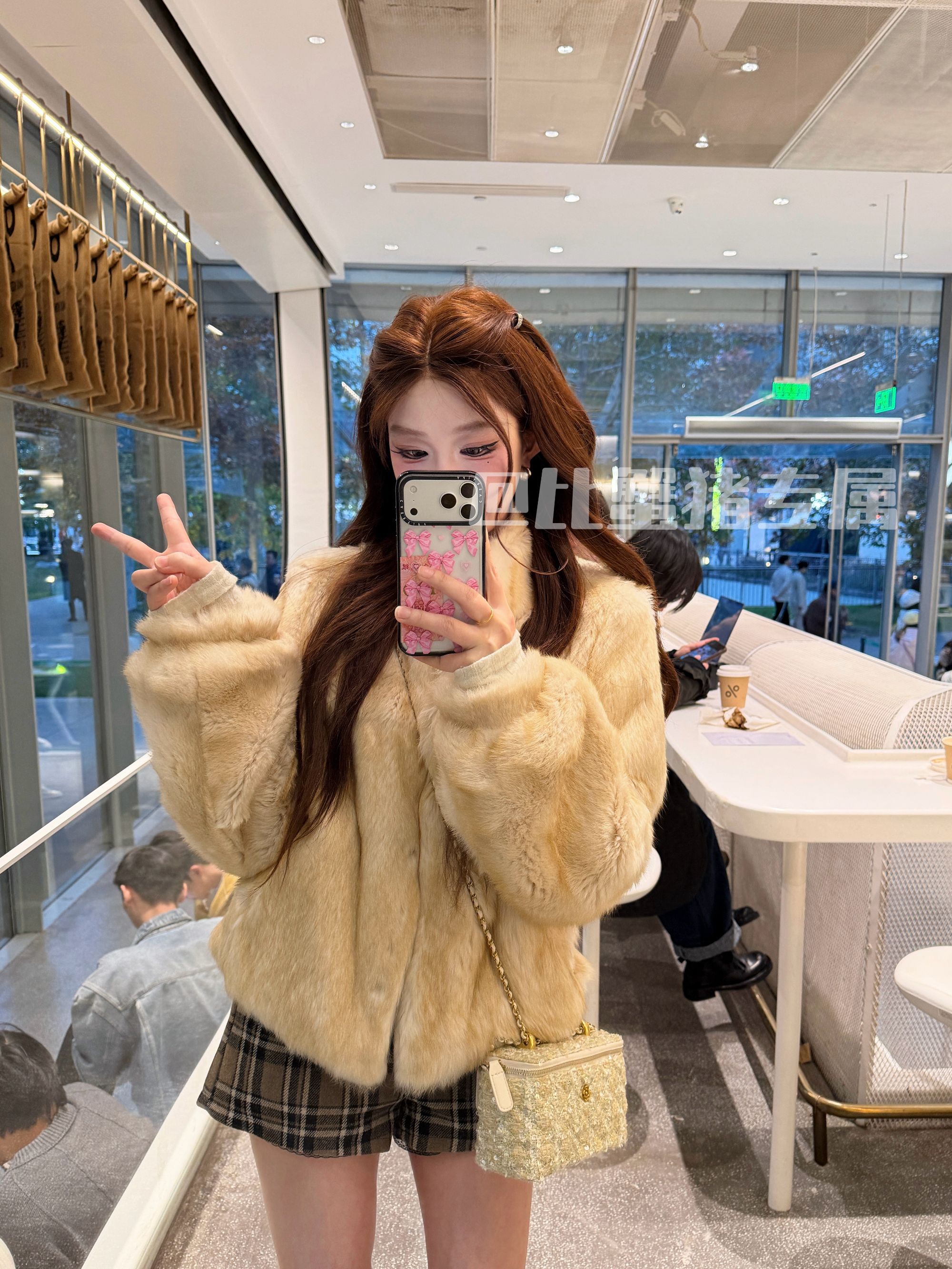 比蟹猪专属“鎏金双色”2025冬季新款千金风双色真兔毛皮草短款外套