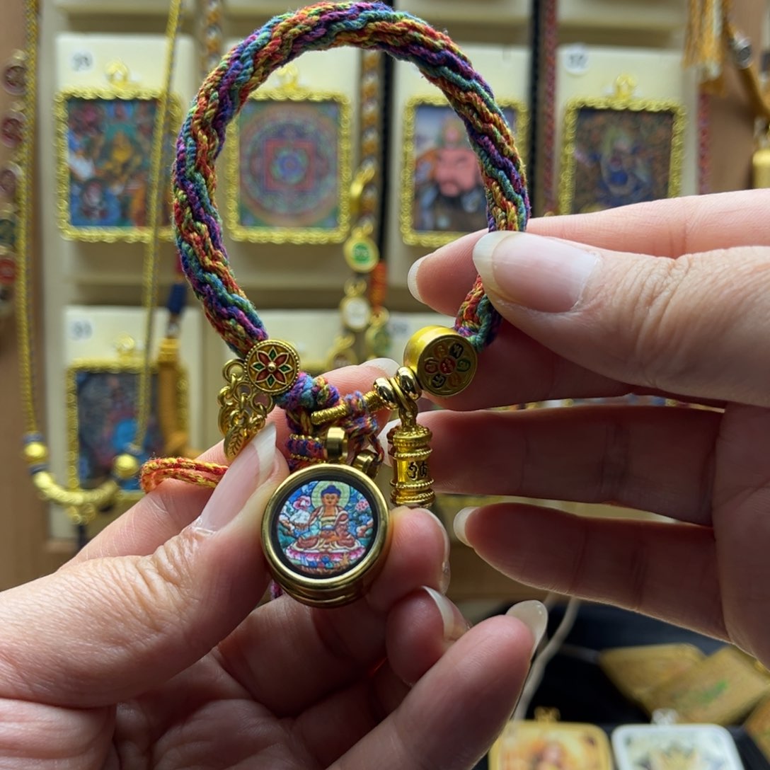 云*处唐卡是在英国伦敦举行