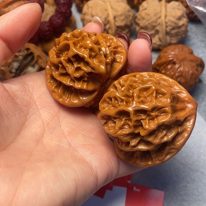 陈***收文玩核桃吊坠帝王