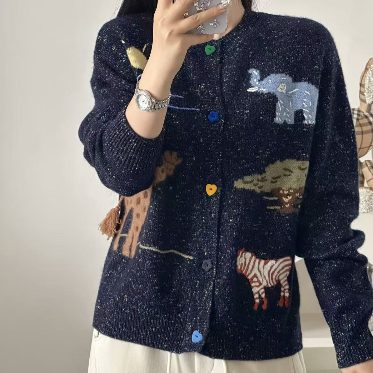 圆领卡通刺绣羊绒针织开衫5249