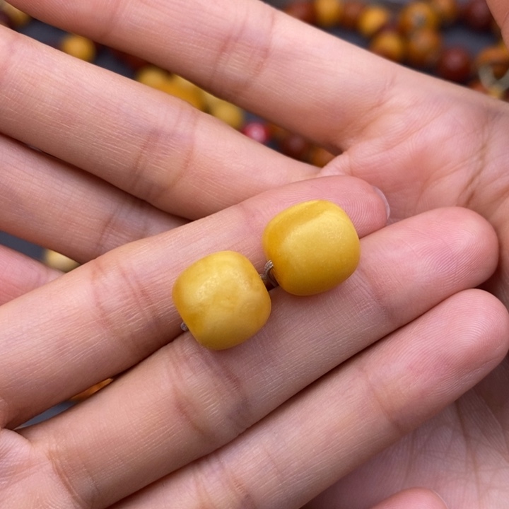 烟***客琥珀未镶嵌裸石蜜蜡M