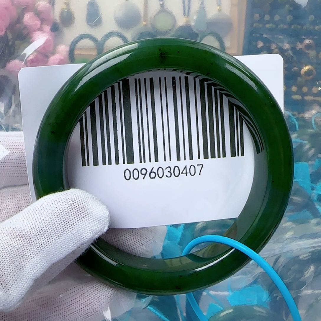 和田玉（碧玉）手镯未镶嵌包容5657