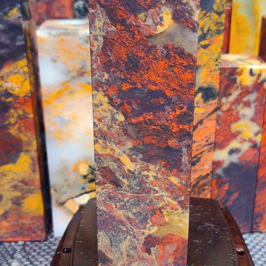 石材桂林鸡血玉贵妃料