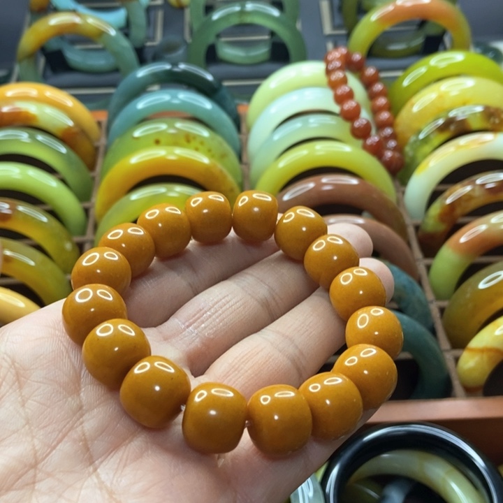 蛇纹石玉手镯未镶嵌