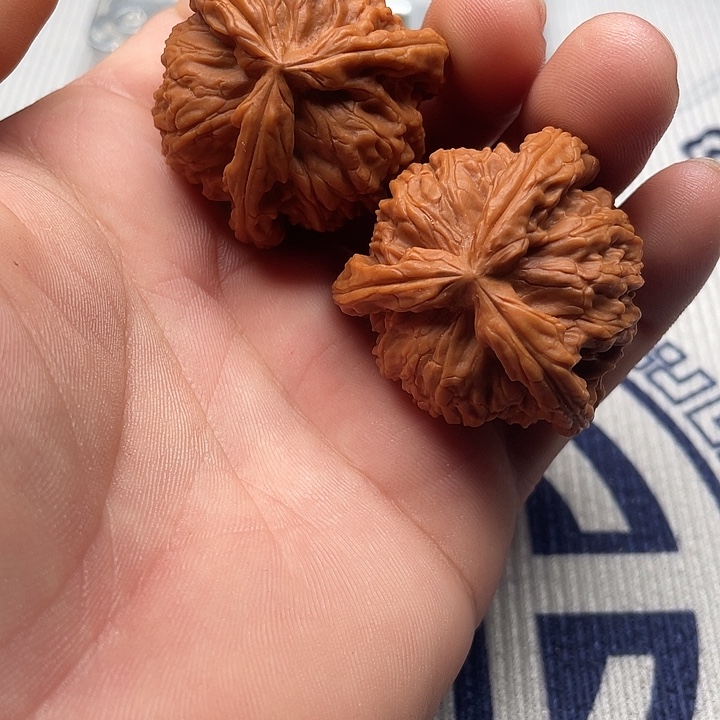 文玩核桃吊坠三棱