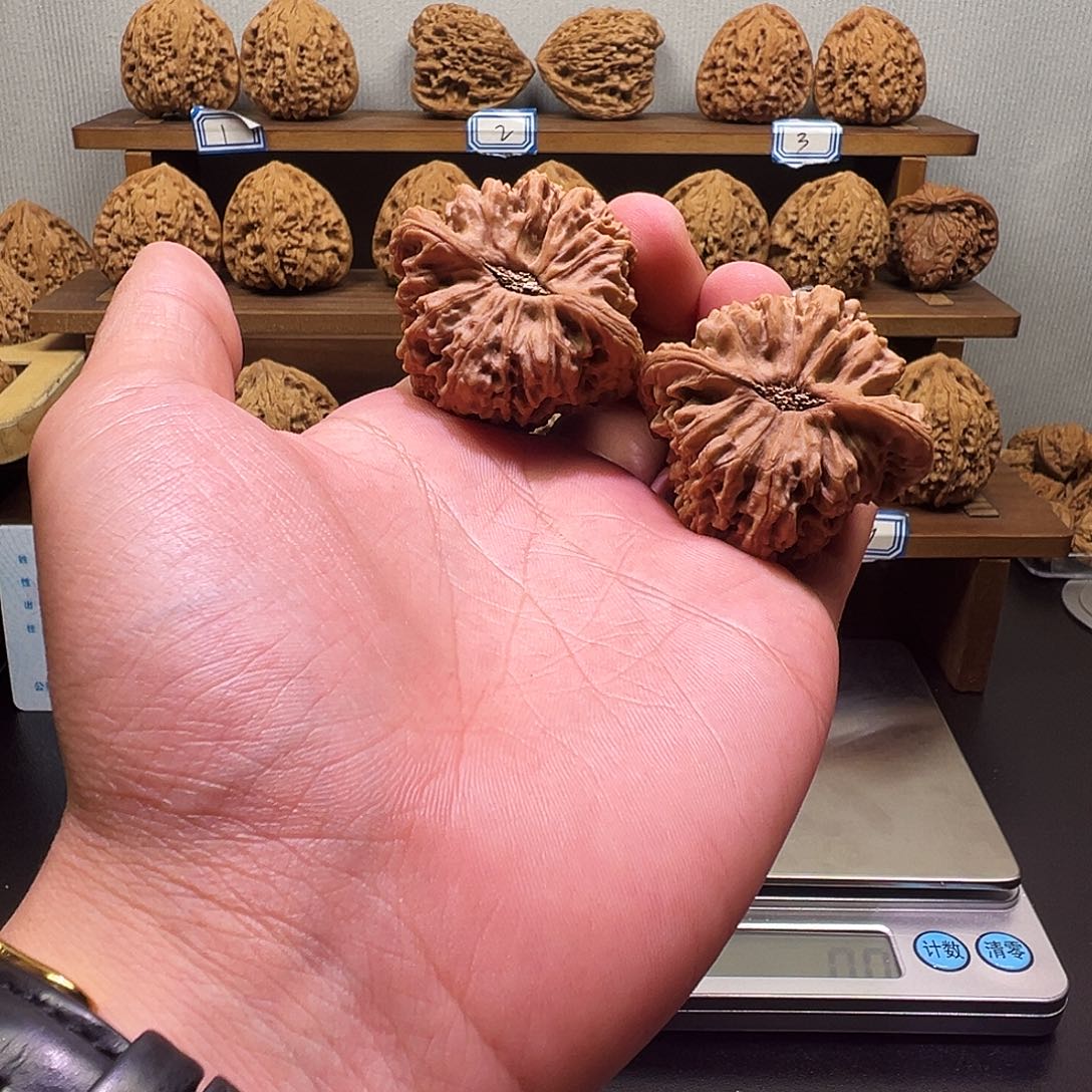 抖***搂吊坠文玩核桃新宇南将石44精品