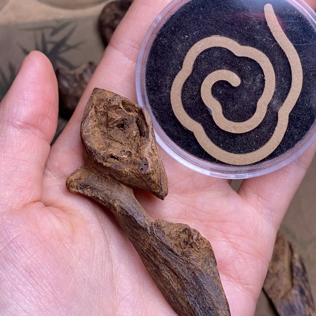 王****沉5.93克。                      