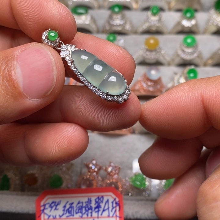 翡翠颈饰银S925镶嵌吊坠