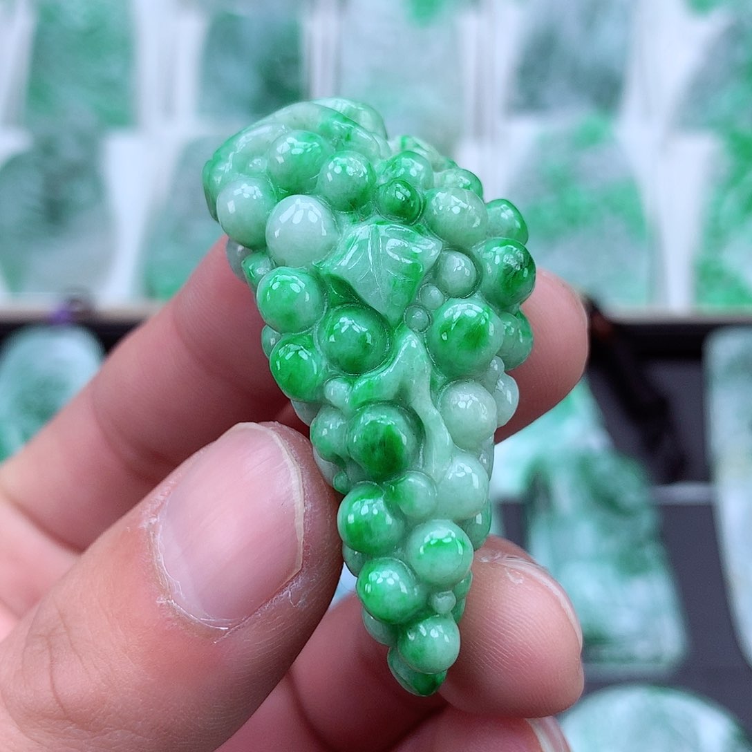 翡翠颈饰未镶嵌翡翠吊坠