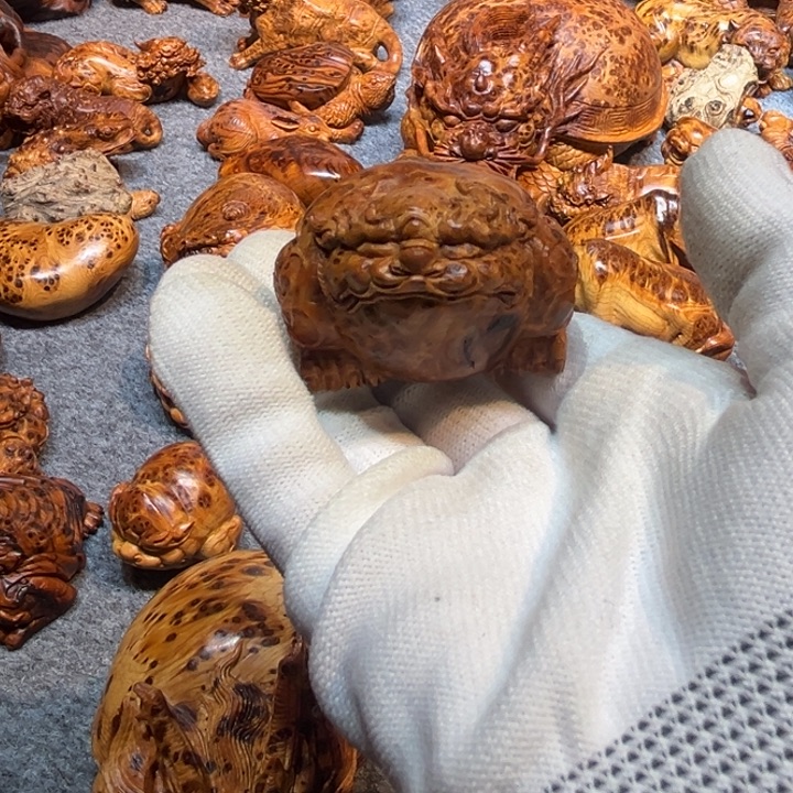 用***8柏木金蟾掌中宝把件