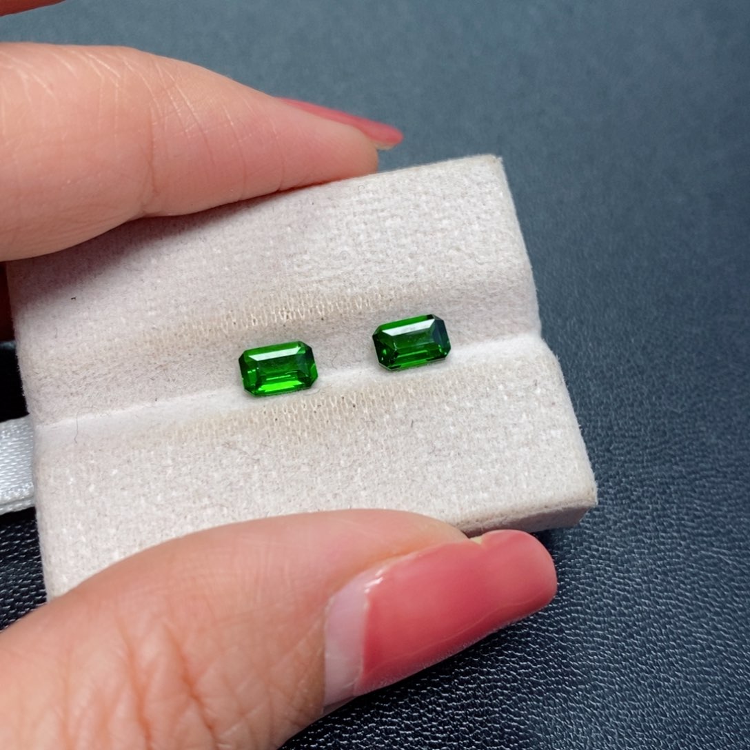 透辉石裸石未镶嵌1.31克拉