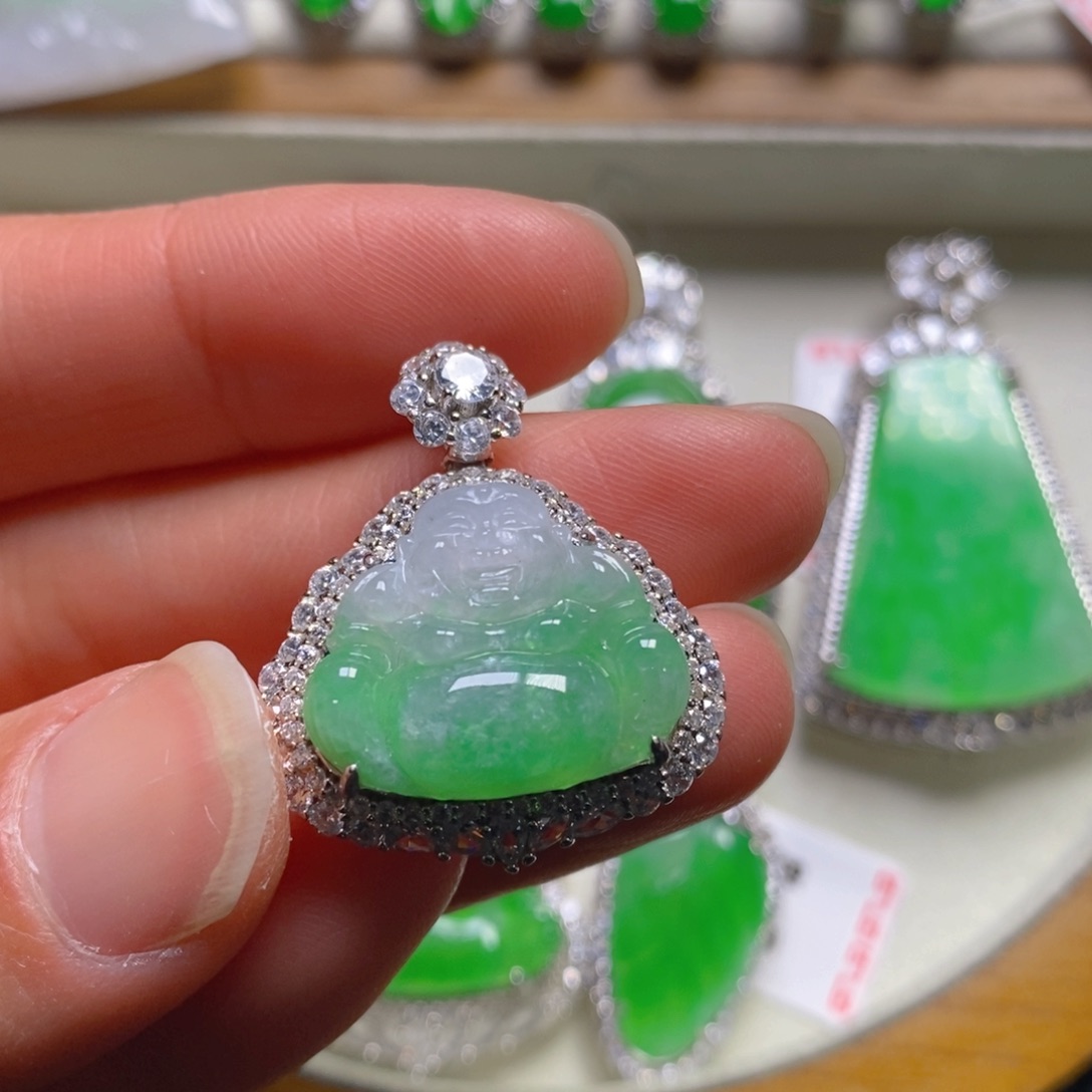 翡翠颈饰银S925镶嵌佛公吊坠