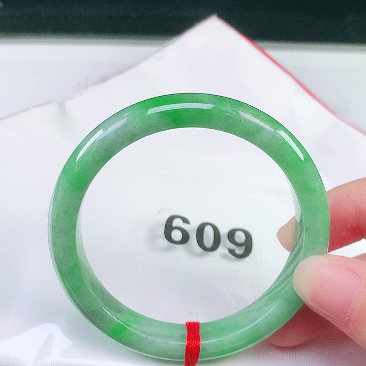 翡翠未镶嵌手镯（圆镯）翡翠手镯