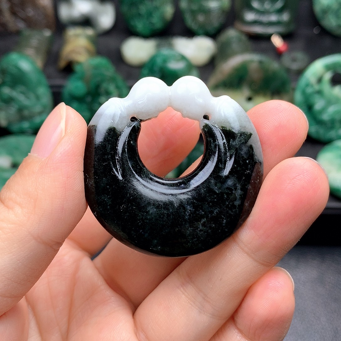 独山玉未镶嵌颈饰