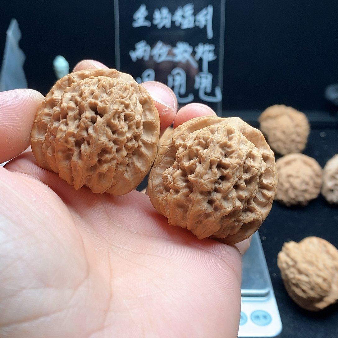 文玩核桃吊坠马老四矮桩41