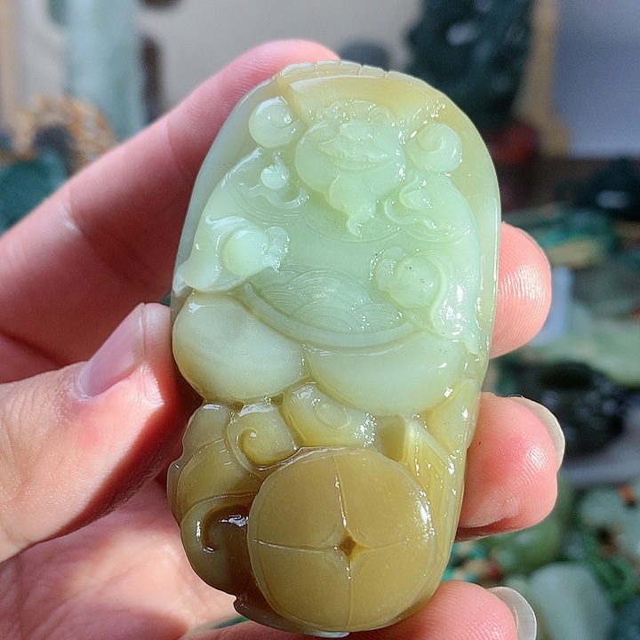 未镶嵌和田玉挂件猪**下