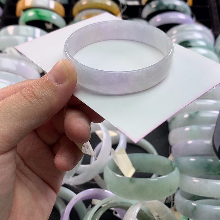 翡翠未镶嵌手镯公主