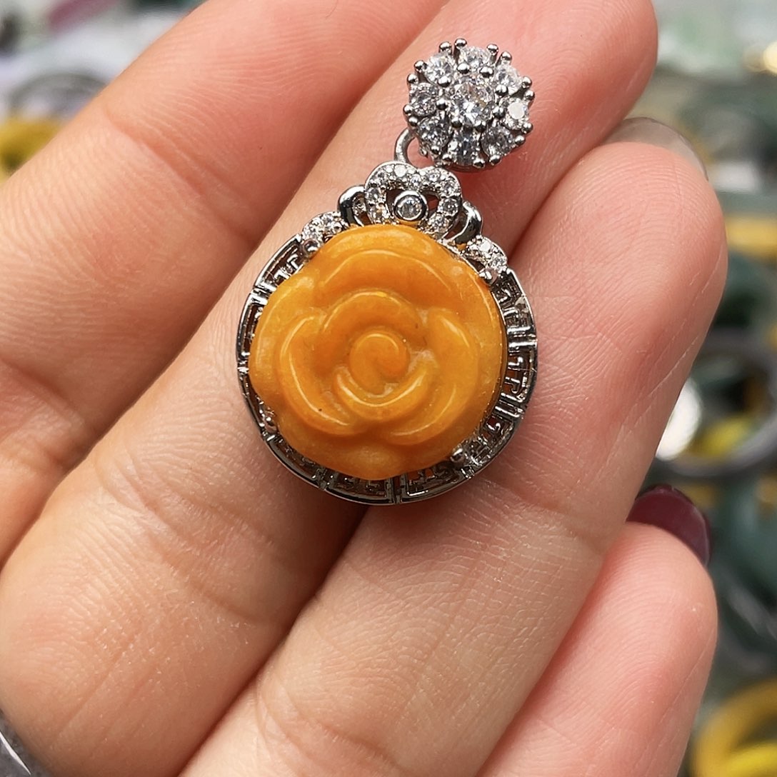 翡翠颈饰未镶嵌翡翠