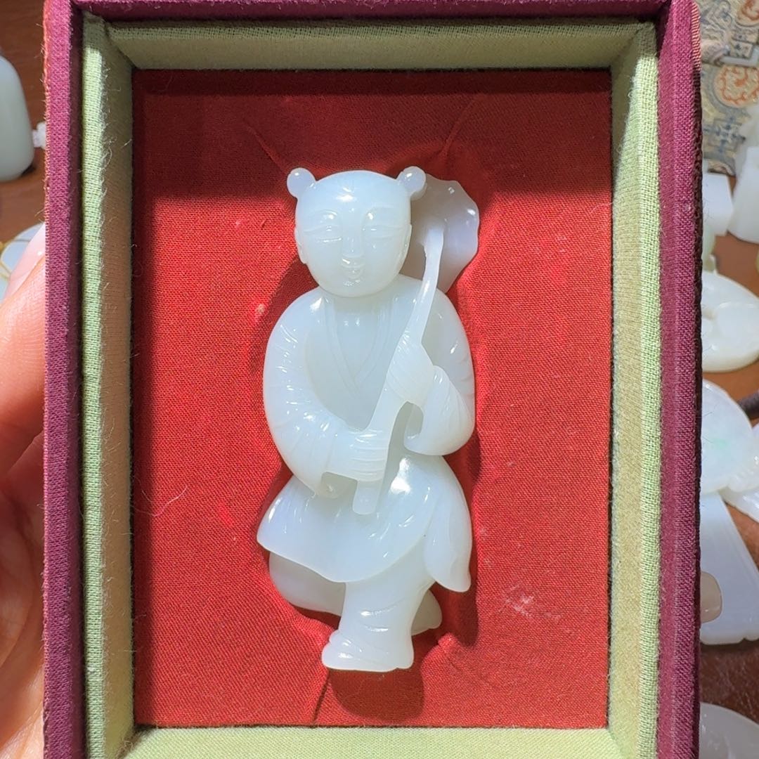 和田玉未镶嵌把件