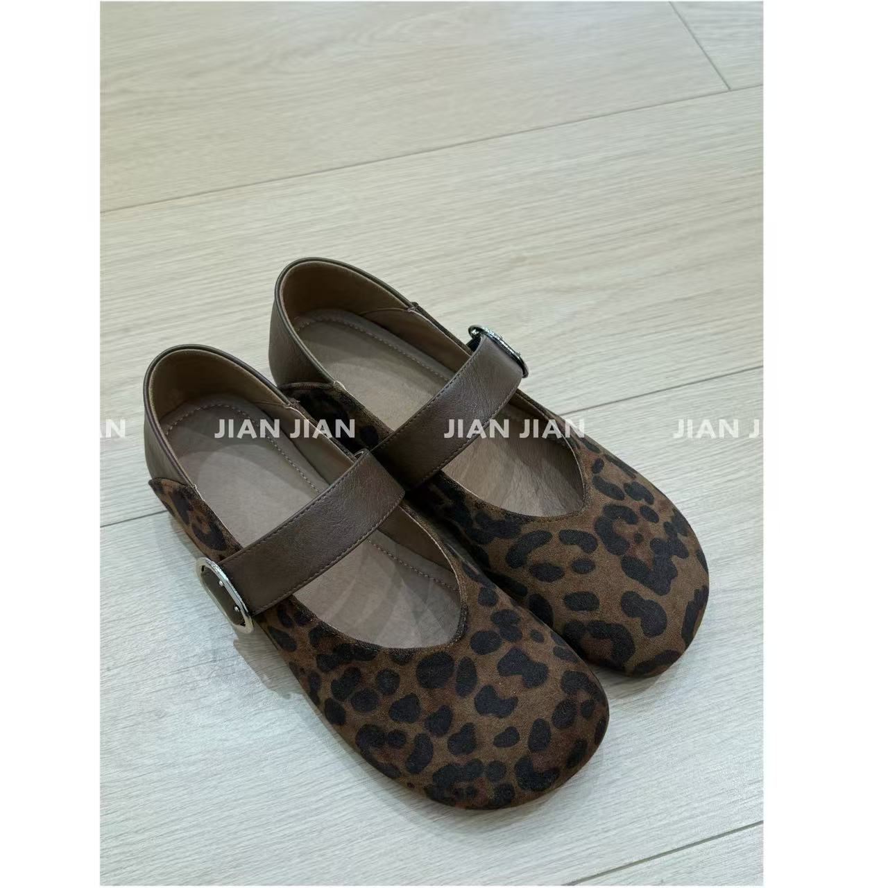 剪剪家【原野特调】豹纹时尚一字式扣带百搭洋气浅口单鞋W8621