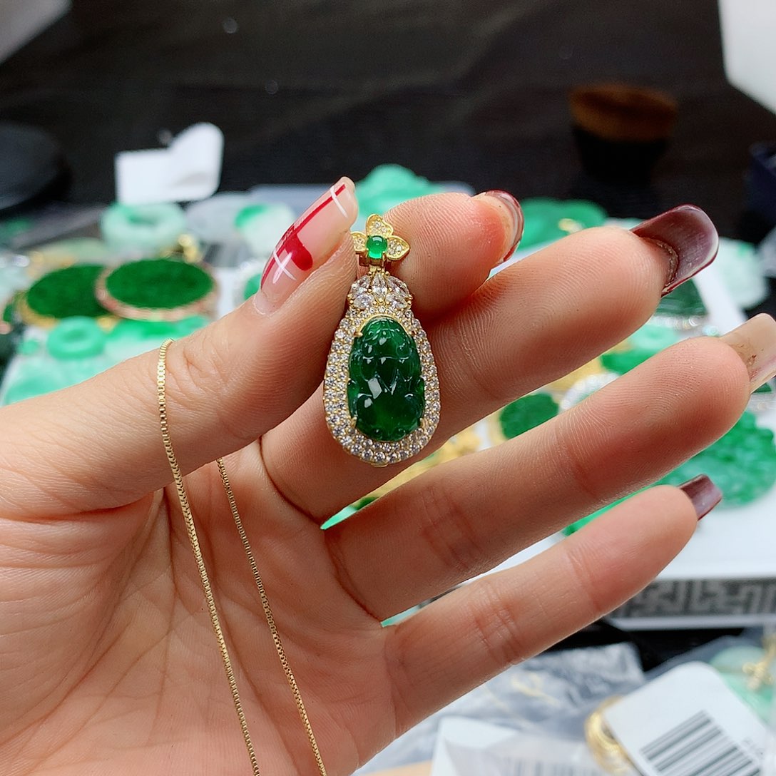 【闪购商品】翡翠吊坠(赠链)银S925镶嵌