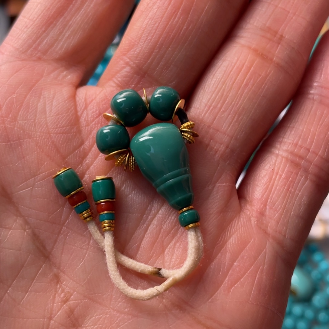 绿松石未镶嵌颈饰