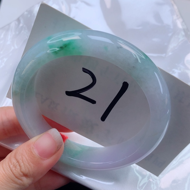 翡翠手镯未镶嵌多宝