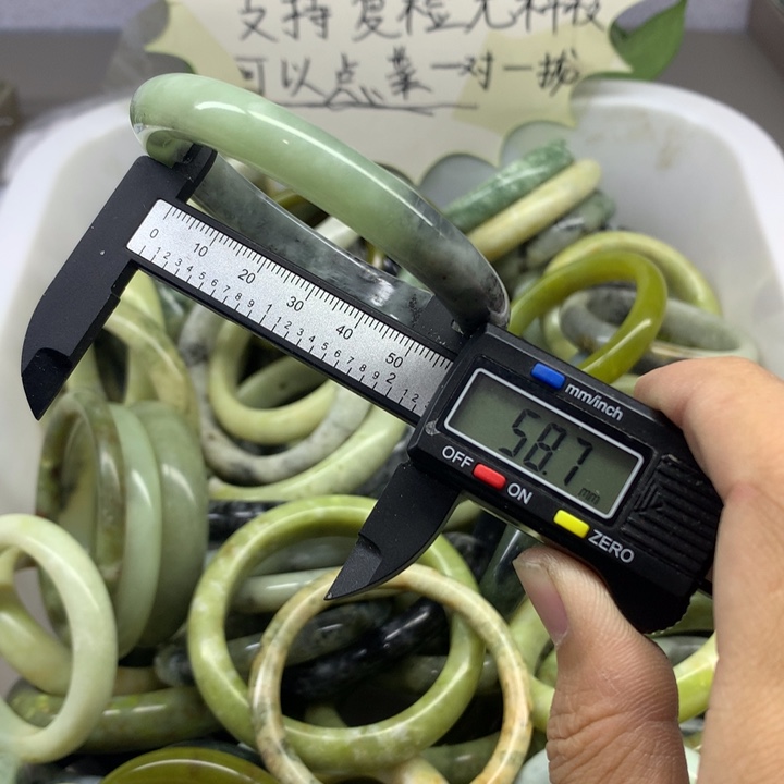 蛇纹石玉未镶嵌手镯9