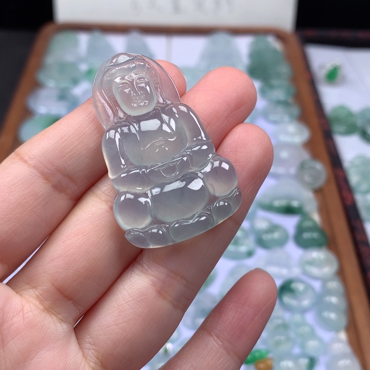 颈饰未镶嵌翡翠冰种正装观音