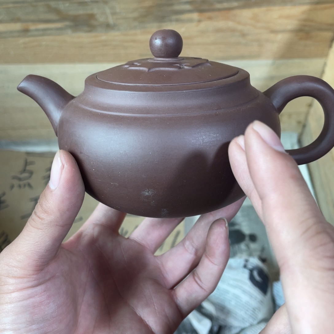 紫砂茶壶老厂紫砂壶一件。
