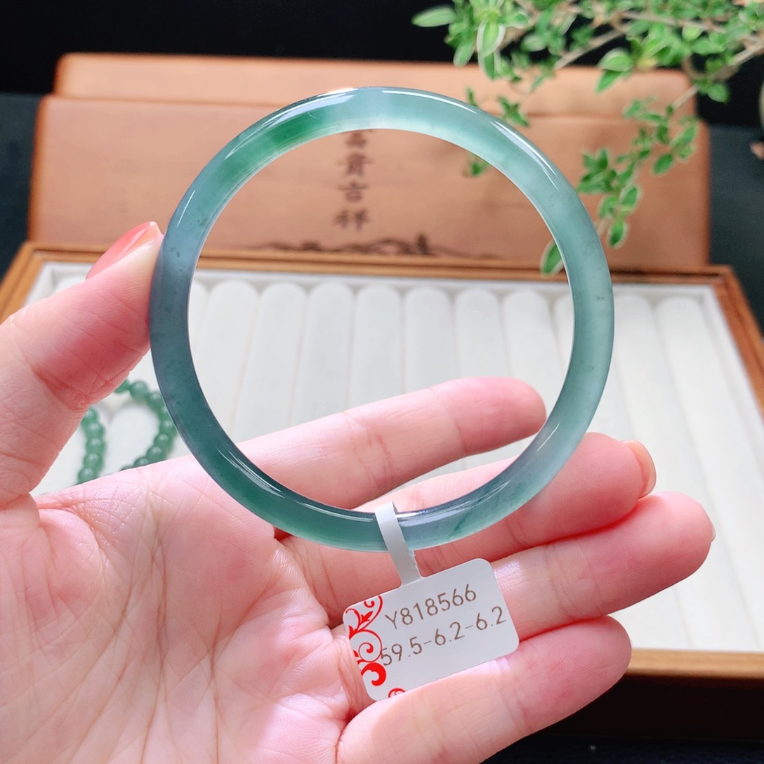 未镶嵌手镯（圆镯）翡翠