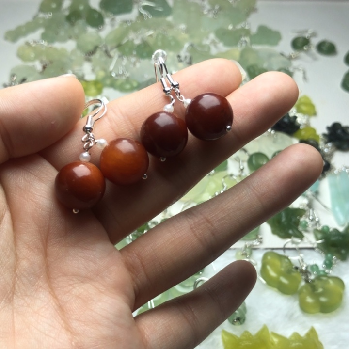 蛇纹石玉耳饰合金