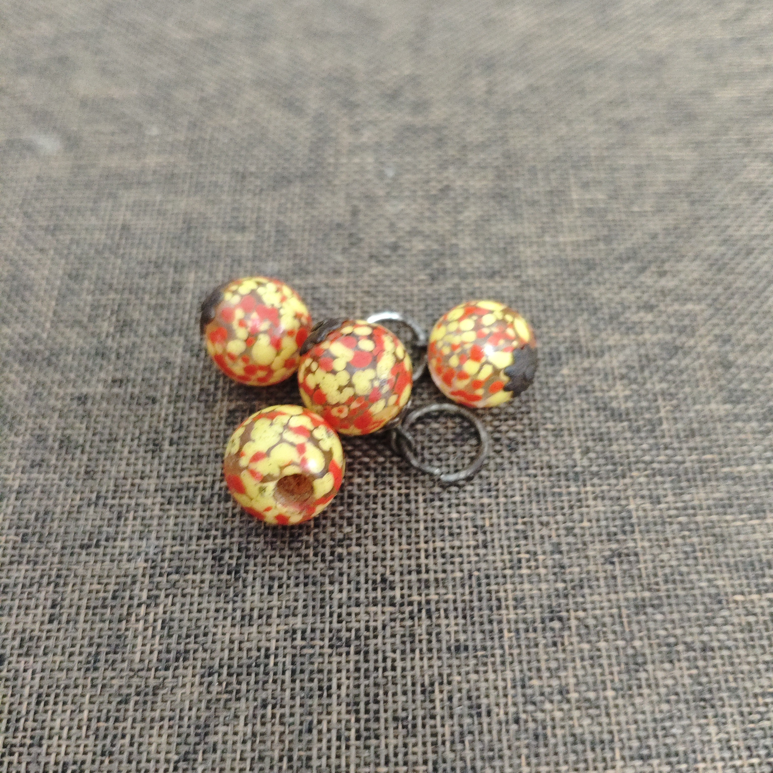 老物件-全品相点彩琉璃珠四颗