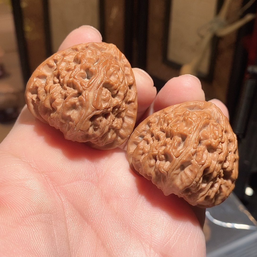 文玩核桃把件41.5三角白