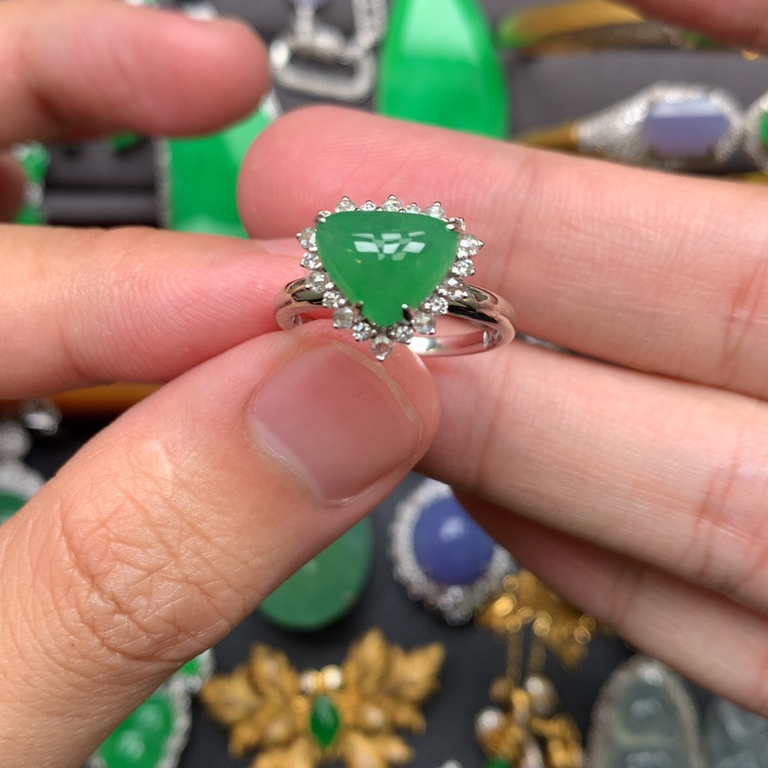 翡翠18K金镶嵌戒指