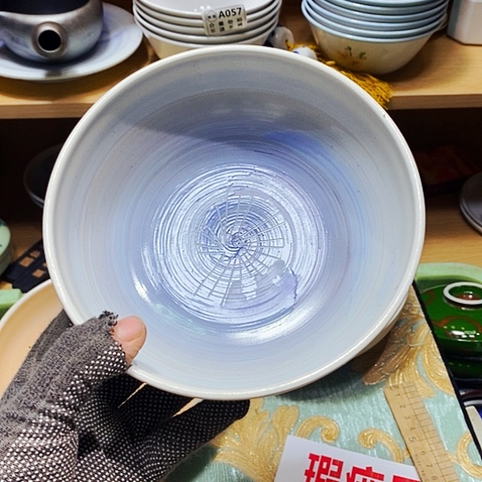 瓷片鑫年快乐。万事如意