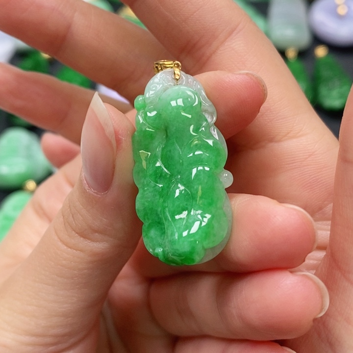 翡翠颈饰未镶嵌吊坠