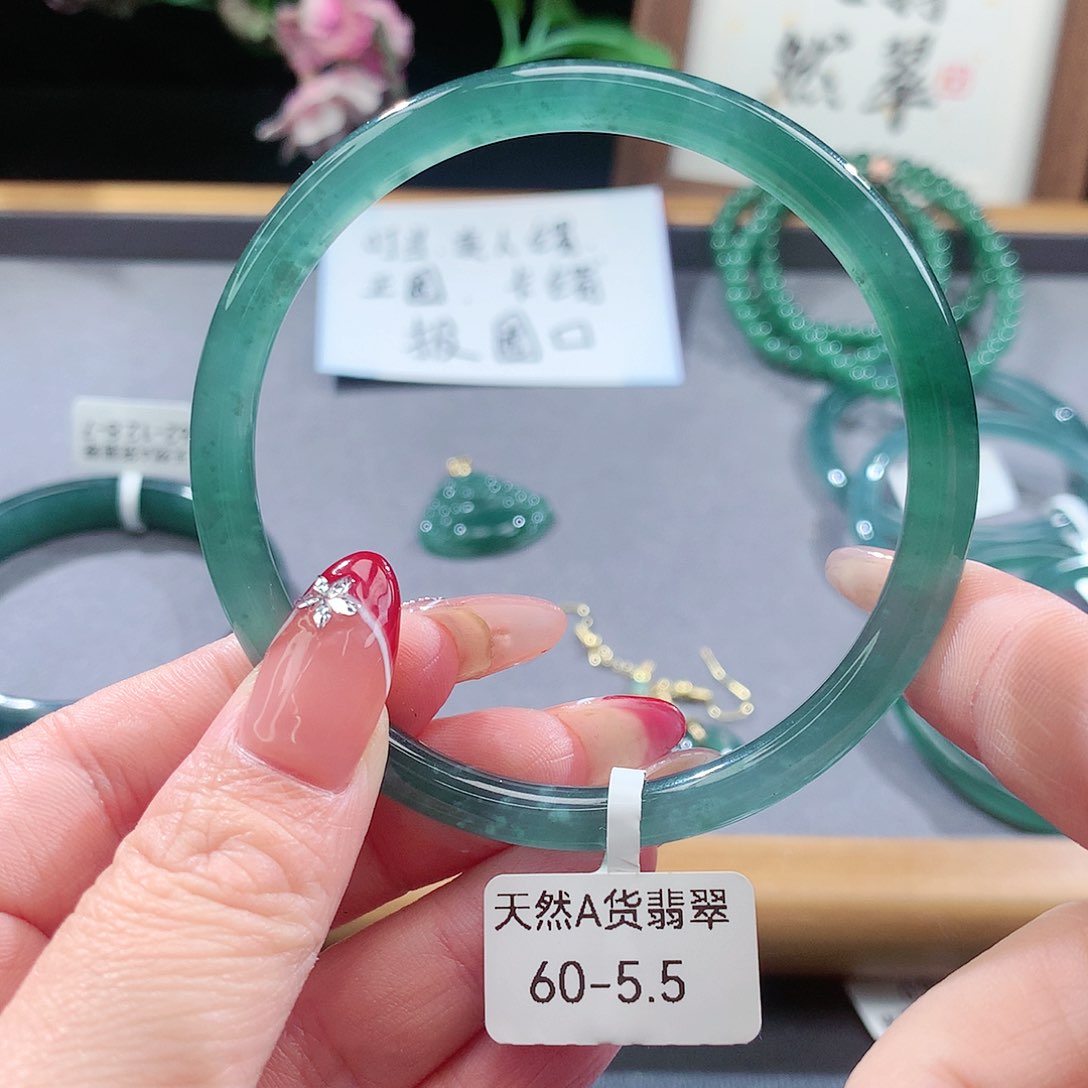 翡翠手镯（圆镯）未镶嵌