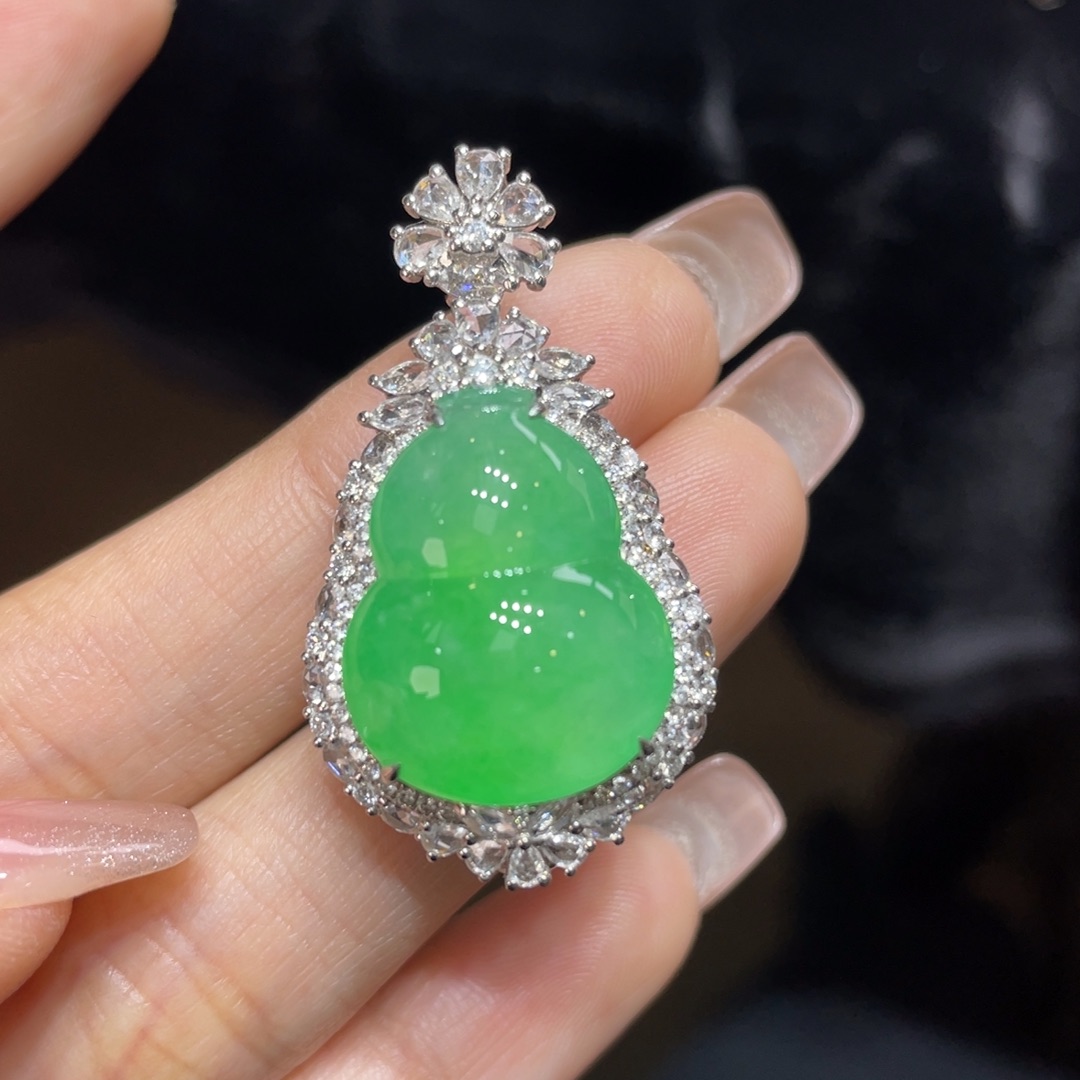 翡翠颈饰18K金镶嵌天然缅甸翡翠