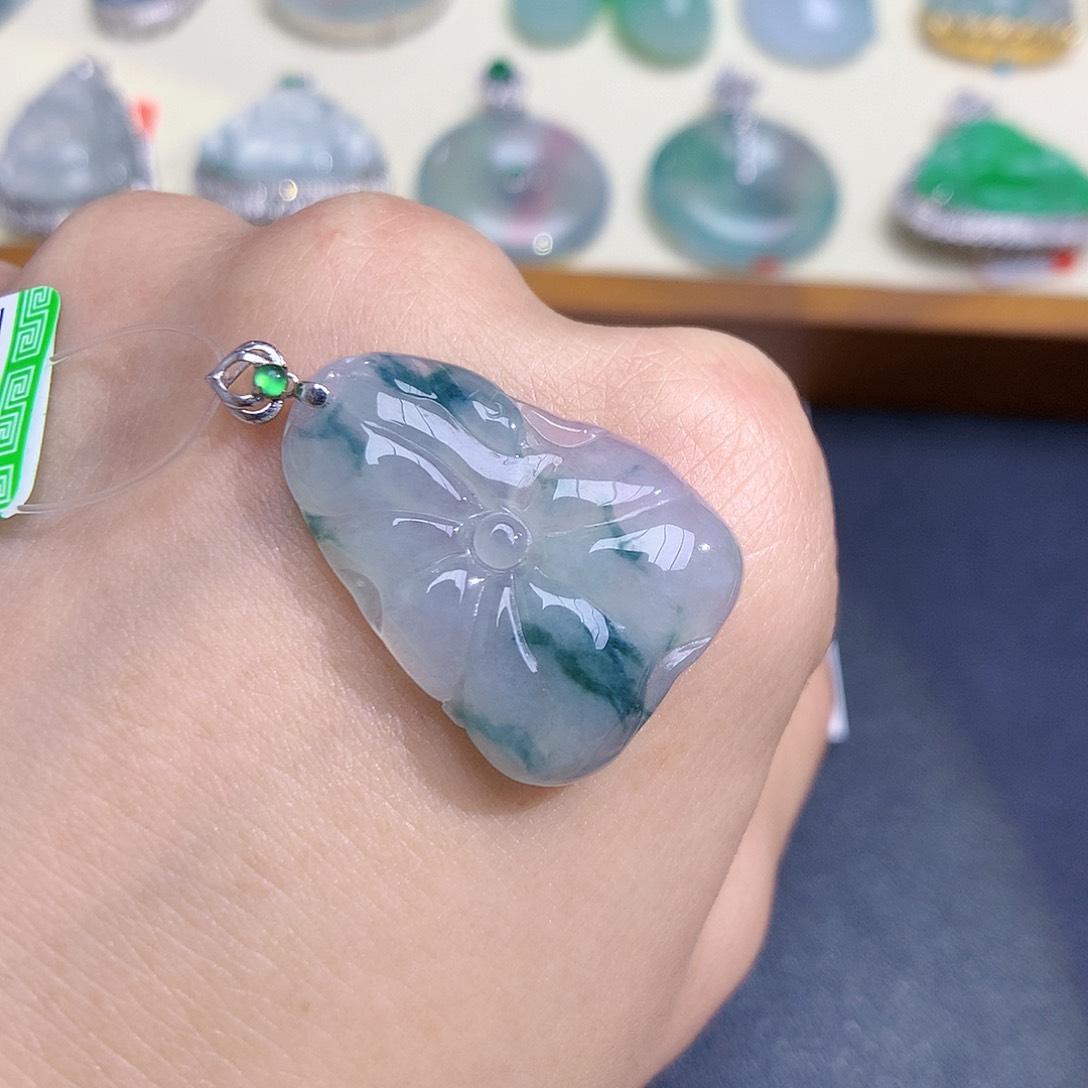 翡翠颈饰18K金镶嵌荷叶鱼