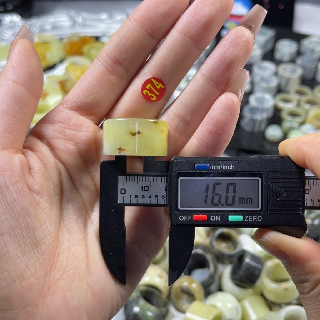 蛇纹石玉未镶嵌戒指