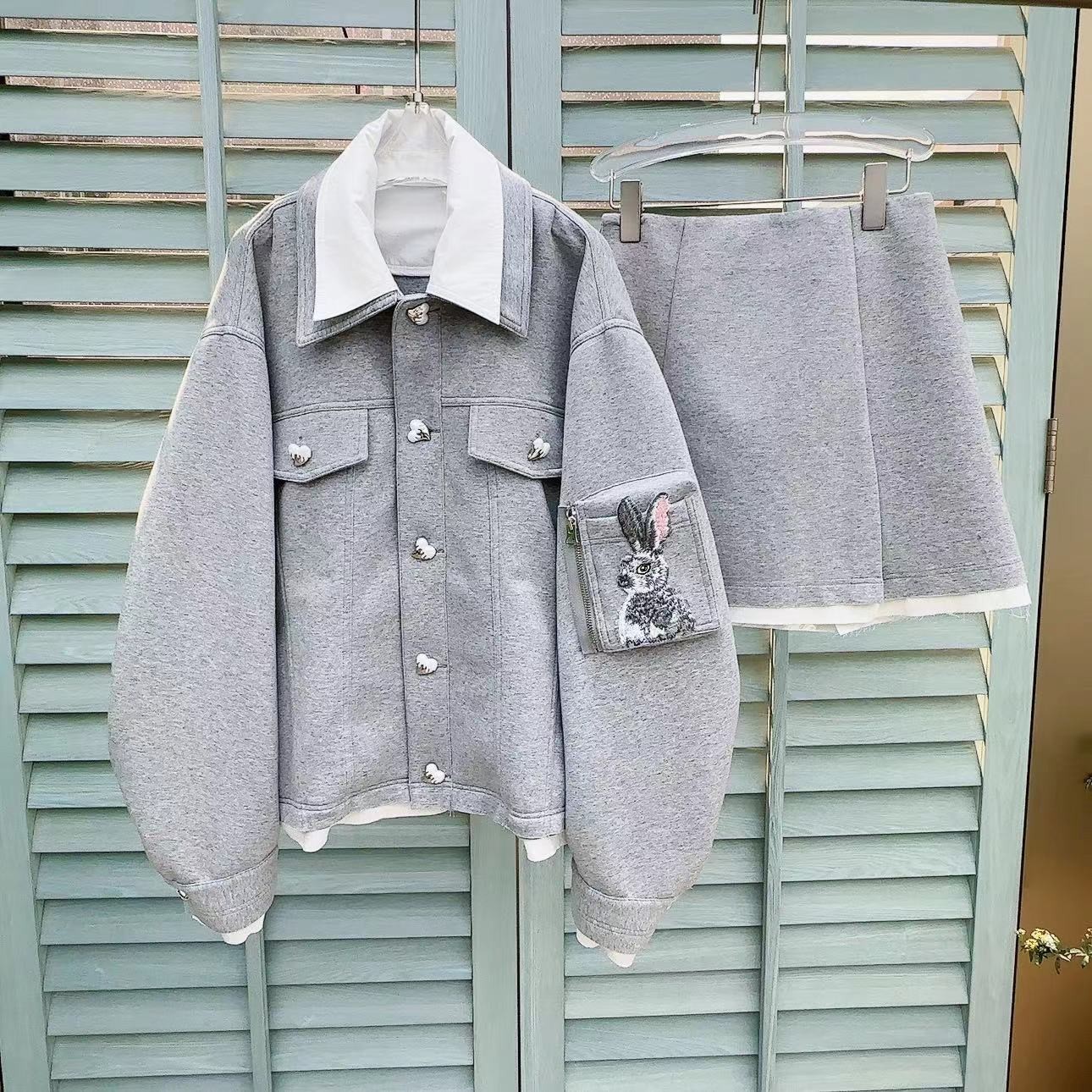  i-EAST 帕丁顿可可~拼接衬衫口袋兔子套装裙 Z823063+Z823064