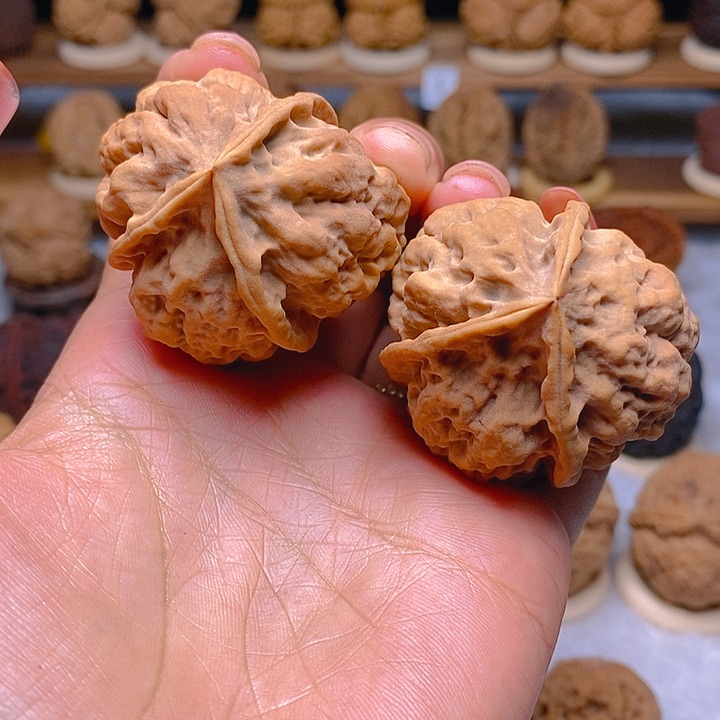 桃核把件骨龙三棱40mm