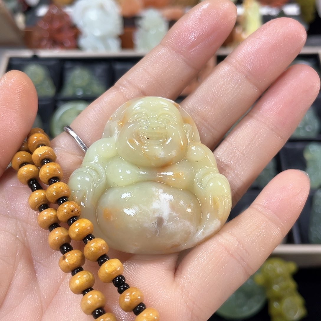 蛇纹石玉颈饰未镶嵌