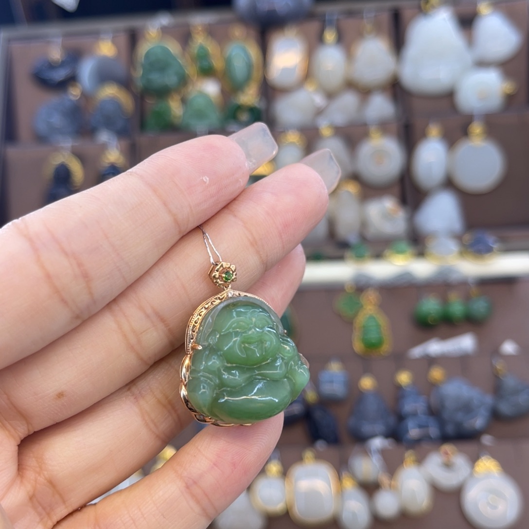 和田玉吊坠18K金镶嵌