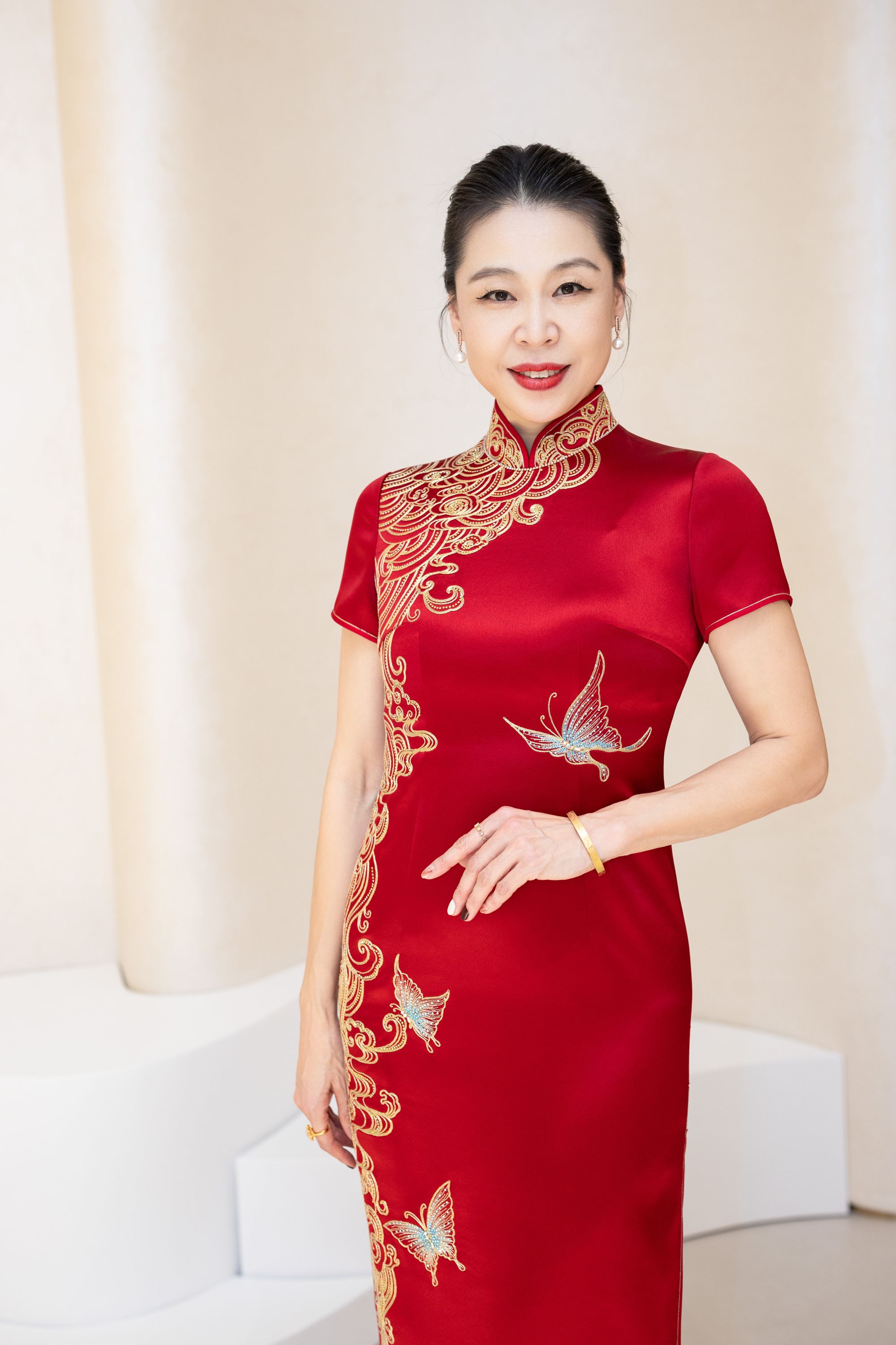 [中国六礼]重工蝴蝶刺绣水浪纹喜婆婆喜妈妈婚宴旗袍