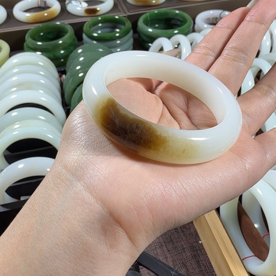 和田玉未镶嵌手镯