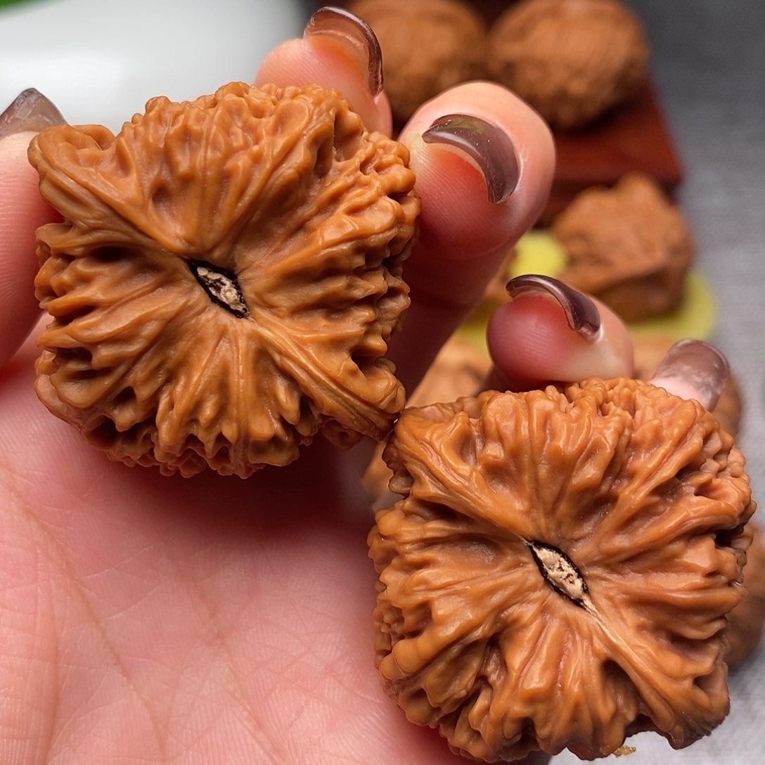 杨***生文玩核桃把件南疆石42全品