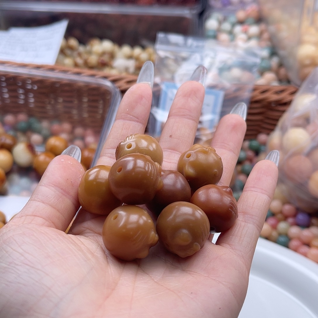 白玉菩提吊坠?****✧b微瑕18mm/8颗