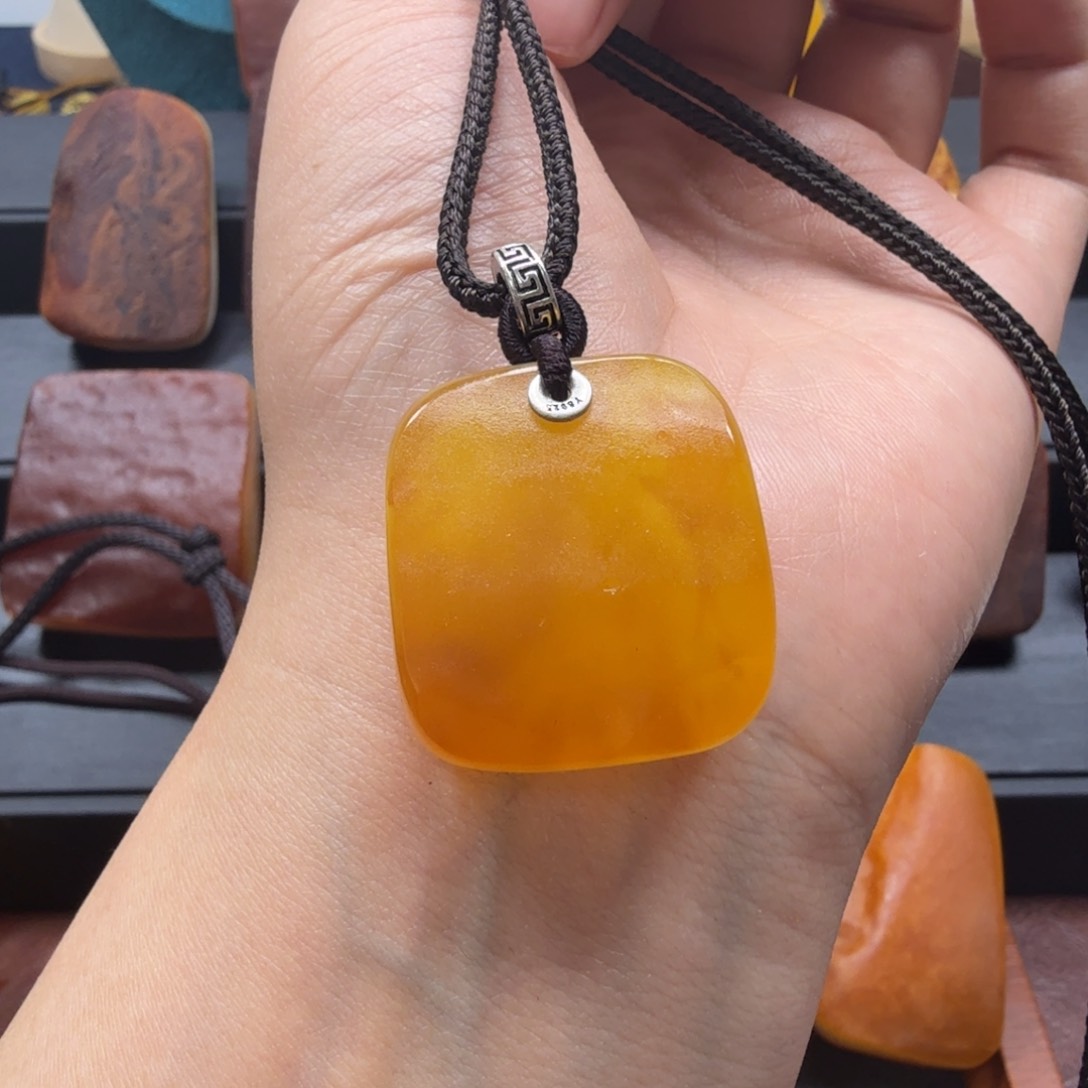 琥珀吊坠(赠链)未镶嵌